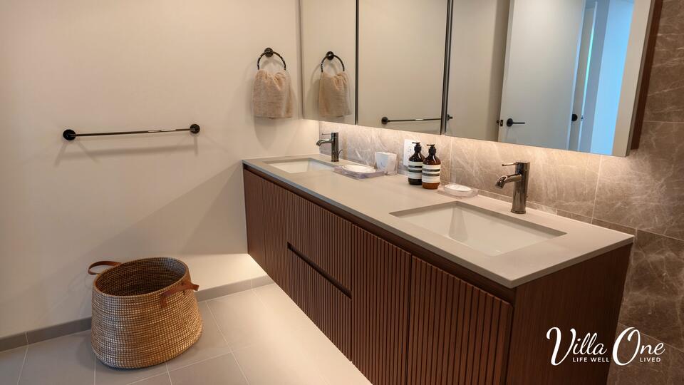 Park 318 — Double vanity